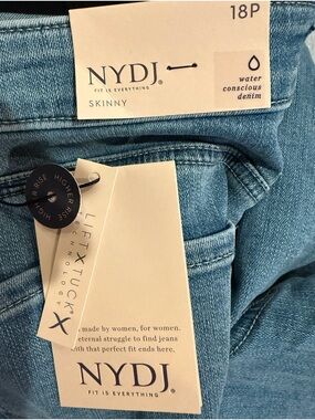 NYDJ Skinny Jeans “Ami Skinny”Light Blue Wash - LiftX Tuck in size 18 Petite NWT